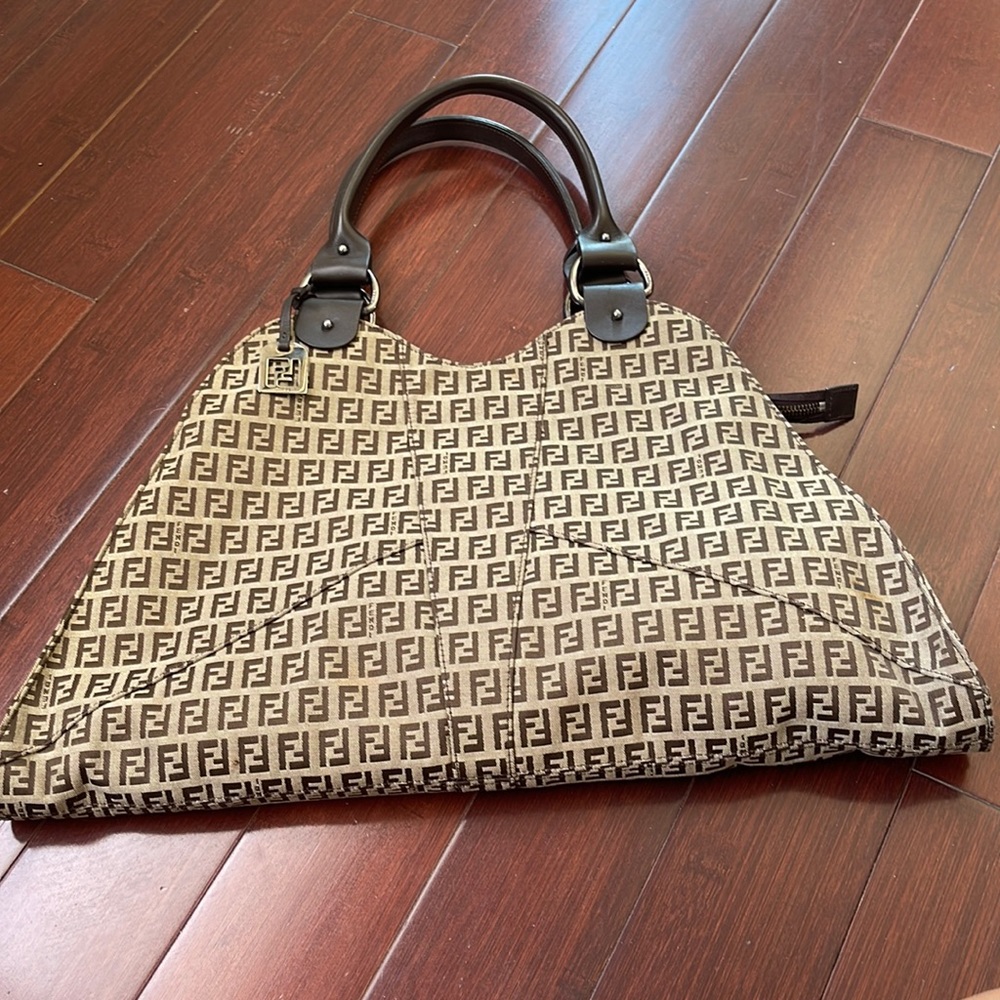 Fendi (birds devil trapezii-zucch)
